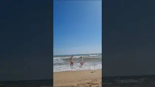 море штормит