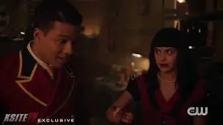 Riverdale EXCLUSIVE CLIP: "Betty & Veronica Double Digest"