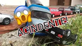 Acidente entre Carro e Caminhão(BRINQUEDO)