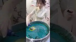 Making Chinese hand-painted fans, half natural, half artificial. #painting #art #diy