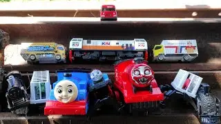 Menemukan Mainan Train Thomas & Friends, Classic Train, Lokomotif Cc206, Bus Tayo, Truck Paket