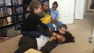 LITTLE KIDS BEAT UP THEIR AUNT