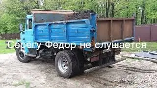 Учитель автошколы,учит как правильно ездить