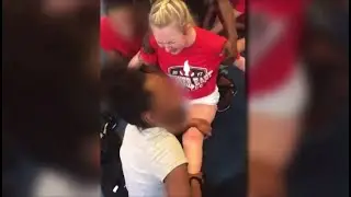 Тренер насильно сажает на шпагат 13-летнюю девочку...