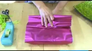 Cómo envolver un regalo con forma de abanico