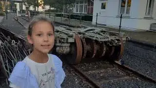 Детская площадка и музей под открытом небом.