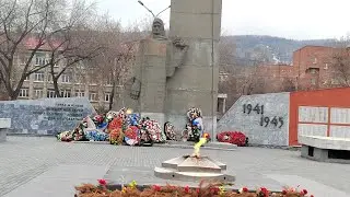 Запекла мясо в духовке и поехала в центр.