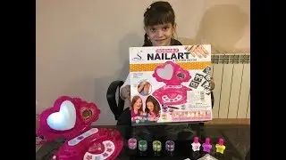 НАБОР КОСМЕТИКИ ДЛЯ ДЕВОЧЕК . a set of cosmetics for girls