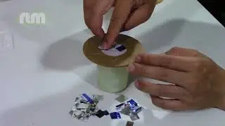 Idea sencilla con envolturas metalizadas/portavasos de resina