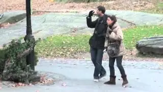 חחחחחחח  מתיחה קורעת הם לא רואים אותו!!!!!!!!