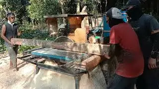 kerja sama operator tua dengan tim serkel keliling yang solid.(@woodhunter2580).