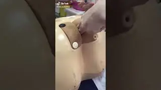 Медикам учат ставить укол