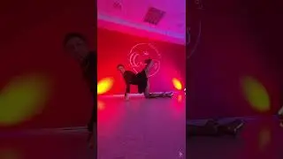 Мария в Queens, крутой танец на каблуках