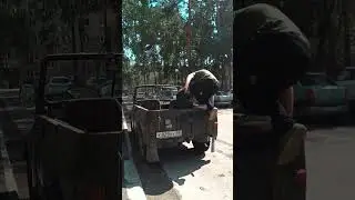 Парень на УАЗ кабриолет: Экстрим на крыше!