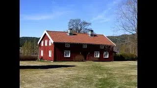 Традиционный норвежский дом в глубинке Норвегии.