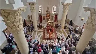 При большом стечении верующих совершается освящение возрожденной святыни — Александро-Невского храма