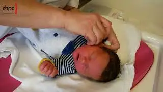 Soins du visage quotidiens de bébé