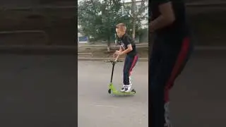 трюки на самокате 