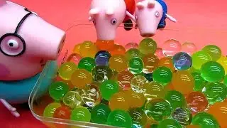 Мистер Макс и Мисс Кети купаются в ванной с шариками ОРБИЗ и Свинкой Пеппой. Пенная вечеринка.