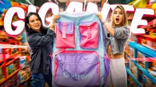 LLENAMOS UNA MOCHILA GIGANTE DE UTILES ESCOLARES | AnaNANA TOYS