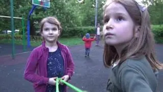 Ульяна Андрейковская и Алёна Орлова занимаются художественной гимнастикой