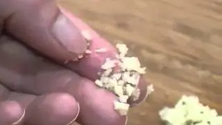 How to Peel and Mince Garlic.flv