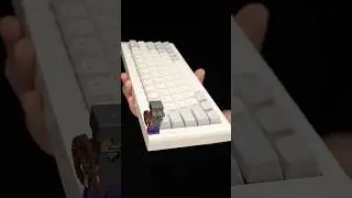 This keyboard is made out of LEGO