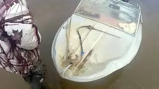 Первый спуск лодки  на речку зис 5 помошник