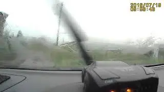 удар молнии в леп 10000 вольт рядом с машиной