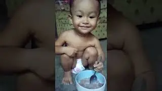 Bocil Sudah bisa makan sendiri