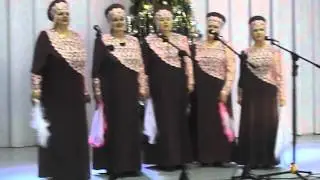 Снег летит и летит.