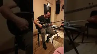 Bir ayrılık, bir yoksulluk, bir ölüm elektro bağlama, Neset Ertaş