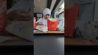 Pulang Sekolah Mampir di McD.