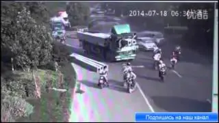 Везунчики на дороге  Смотреть весь ролик!