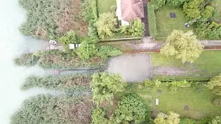 Darabokra szaggatják a Balatonpartot, a hatóságok pedig széttárják a kezüket