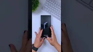 Unboxing the Samsung Galaxy Z Flip6