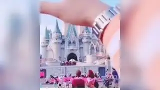 Похож на замок из ХОЛОДНОГО СЕРДЦА