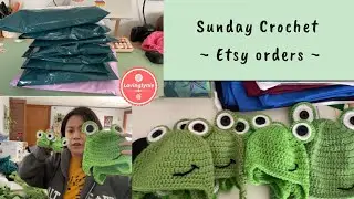 Finishing up Etsy orders - so many frogs