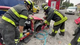 🚒👩‍🚒🛠⛏🔧🚗              Addestramento taglio autovettura