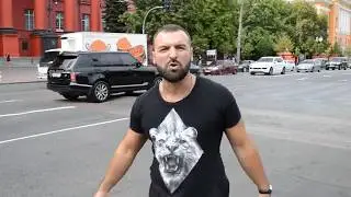 ЗАГЛЯНУТЬ ПОД ЮБКУ БУХОЙ СYЧКИ - И ЗА ЭТО ПОЛУЧИТЬ В ЕБУЧКУ.