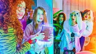 VAMPIRE MOM CAUGHT GIRLS IN A HOT ACTION!