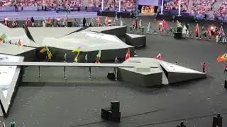 Закриття Олімпіади 2024, прапор України несуть Насібов і Лузан
