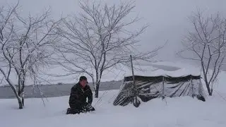 Surviving 2 Days in a Massive Snowstorm at -13°C Inside a Hot Tent With Luxury Meals