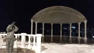 Абрау Дюрсо уходит под воду .Утки хозяйничают в парке.