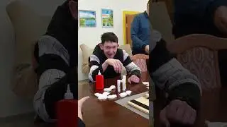 Саша, Ильнар делают розочки из салфеток 🌹 #shorts