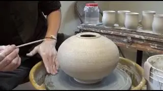 191. Experiment on Masking Sodium Silicate to Create Various Texture with Hsin-Chuen Lin 林新春 岩花瓷拉坯試驗