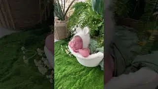 Así de agustito descansan los bebés dentro de su cubito. 🥰 #baby #newborn photography