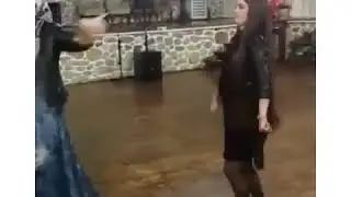чеченка танцует😍