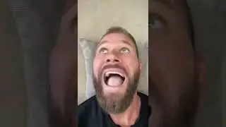 Стоматолог лечит без рук 