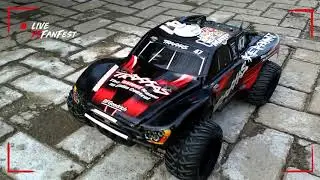 monster slash 4x4 warm up on a sunny morning
